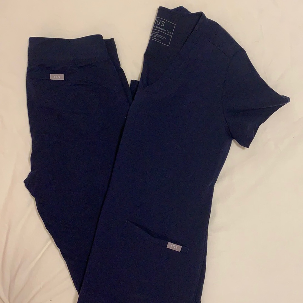 NWOT navy Figs set. Top XS (two pocket style) pants XS T (Kade cargo style)